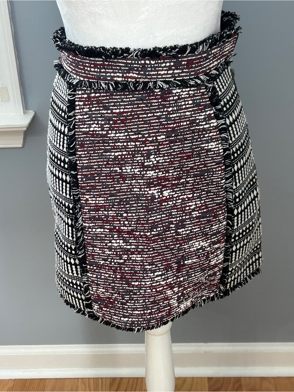 French Connection Tweed Mini Skirt Womens 2 Black Burgundy Fringe Academic